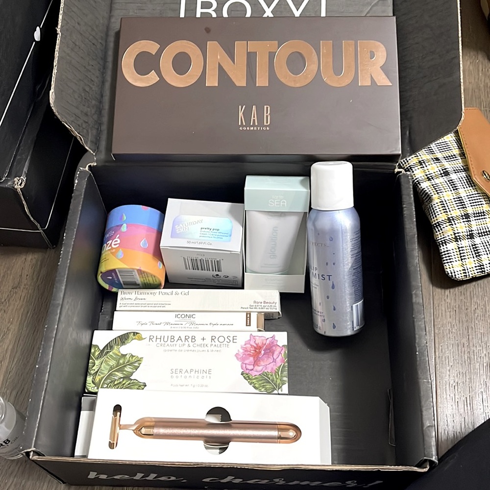 Boxy charm with 8 full size products